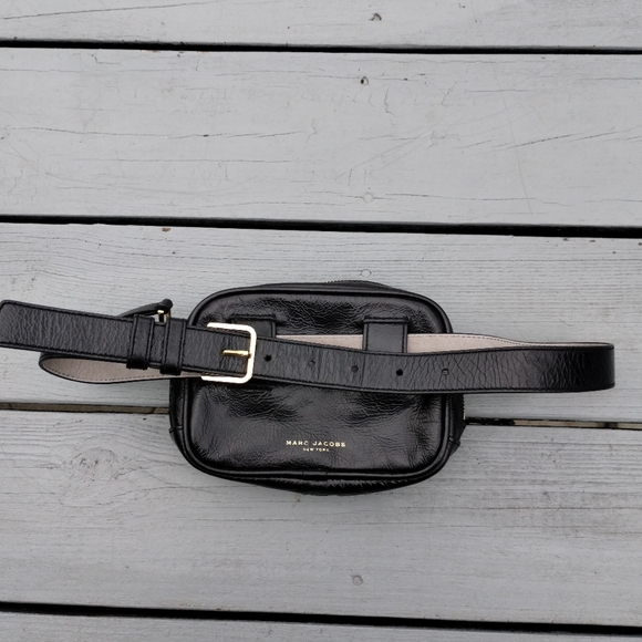 Marc Jacobs Black Leather Belt Bag with Gold Accents - Picture 5 of 11